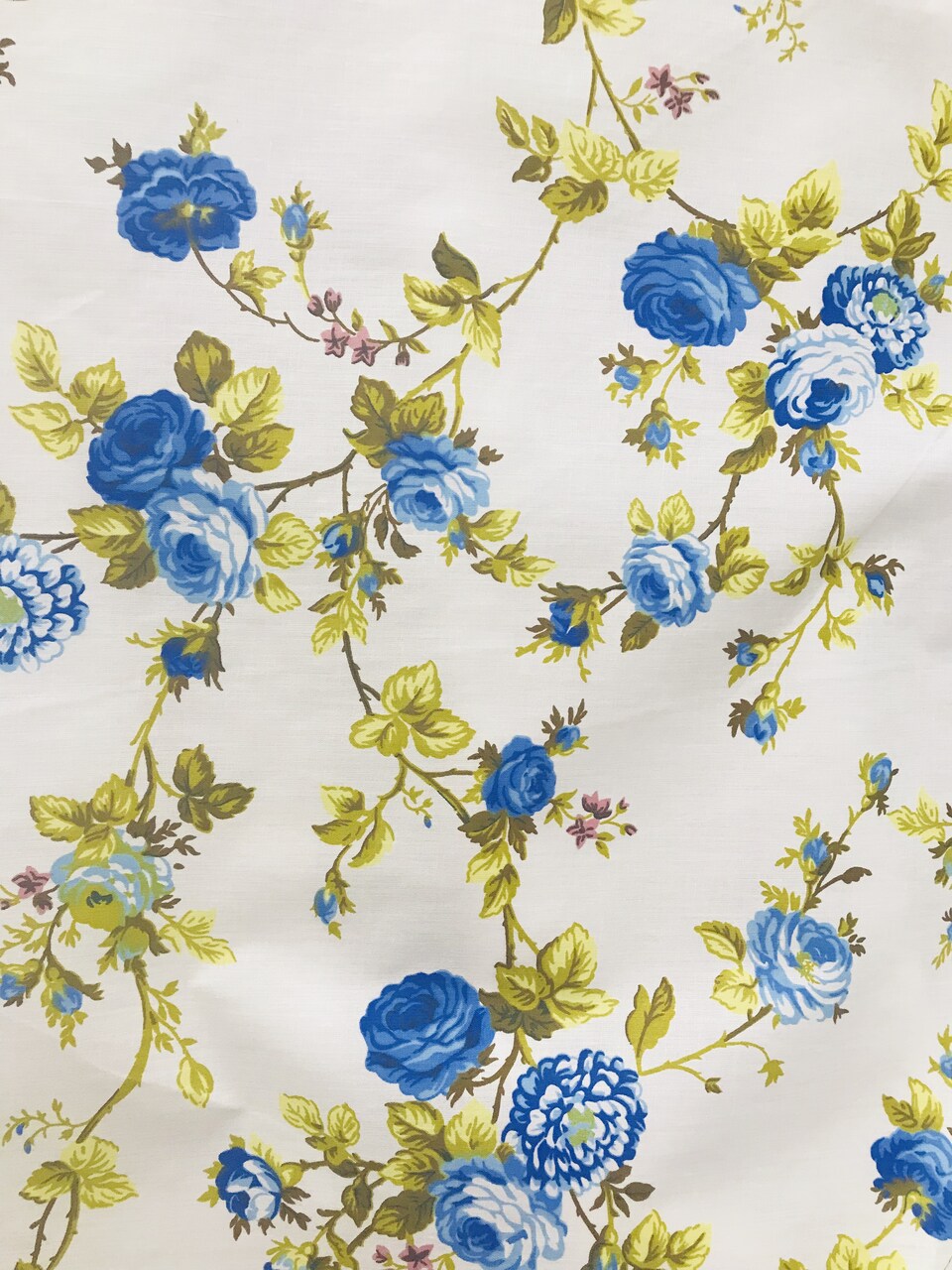1 Yard Royal and White Rose Print Poly Cotton Fabric for Crafts Sewing and Interior Projects 59/60 Inch Width